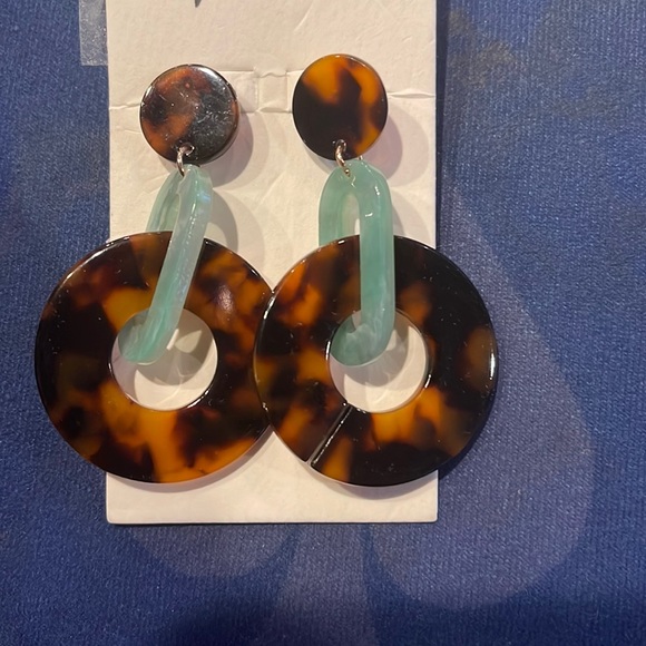 New Badgley Mischka Tortoise & Jade 3 tier earrings - Picture 1 of 1